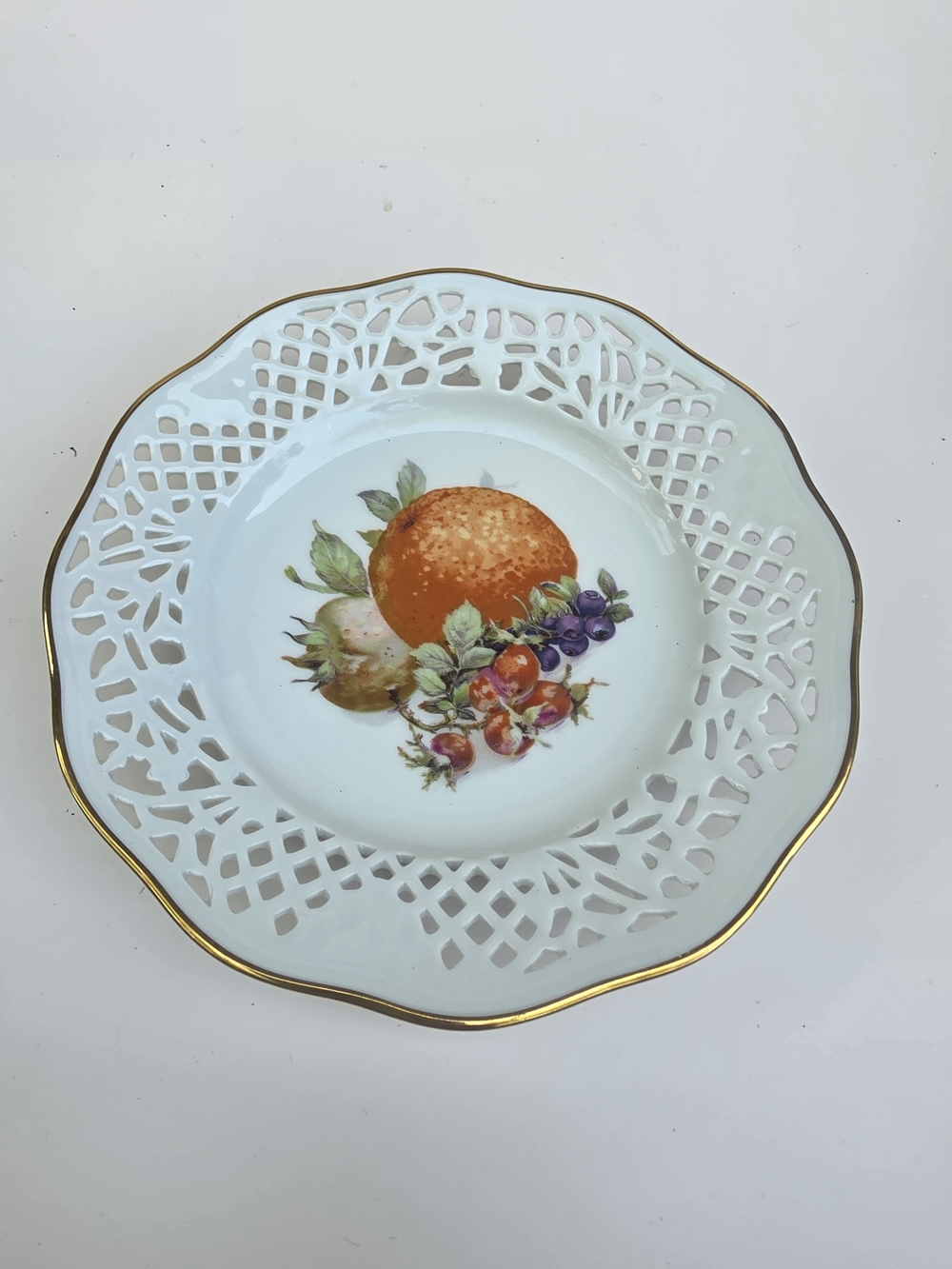 Porcelain Fruit Motif Lace-Edge Plate with Gold Trim - White